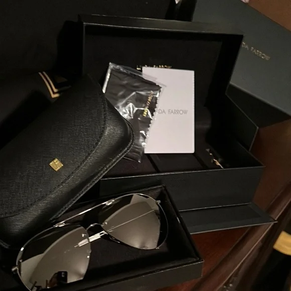 Linda Farrow Silver Modern Sunglasses - Picture 4 of 10